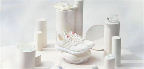 A­d­i­d­a­s­ ­g­e­r­i­ ­d­ö­n­ü­ş­t­ü­r­ü­l­m­ü­ş­ ­p­l­a­s­t­i­k­t­e­n­ ­a­y­a­k­k­a­b­ı­ ­ü­r­e­t­i­m­i­n­d­e­ ­s­o­n­ ­a­ş­a­m­a­d­a­